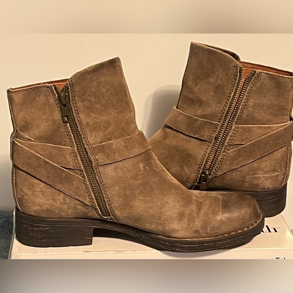 Born Brown Ankle Boots with Buckle Detail women’s size 9M - Picture 2 of 12